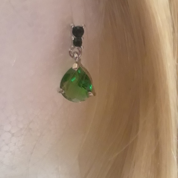 Gourgeous Austrian Crystal Dangling Earrings - Picture 1 of 1